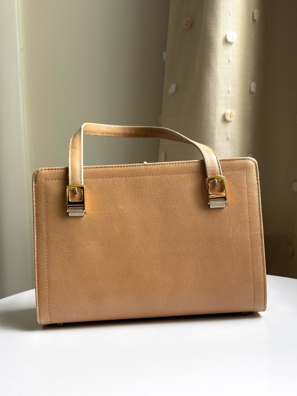 Vintage Koret Tan Leather Structured Shoulder Handbag Purse with Gold Hardware - Picture 9 of 13